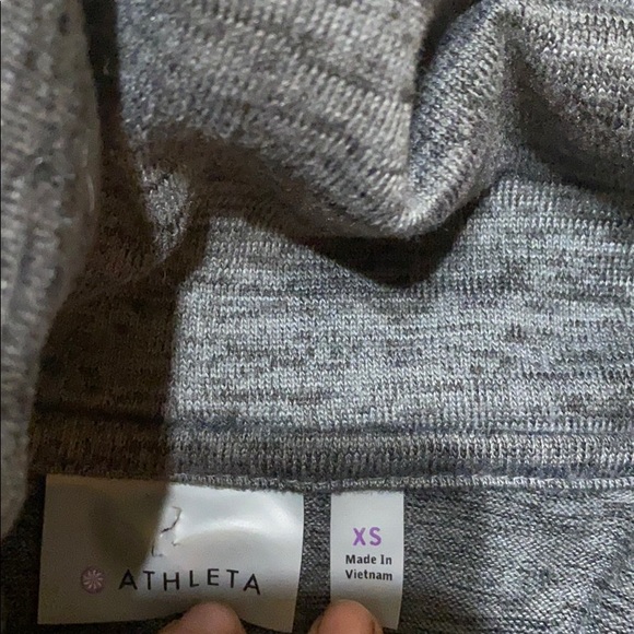 Athleta thumbhole sweatshirt size XS - Picture 5 of 7